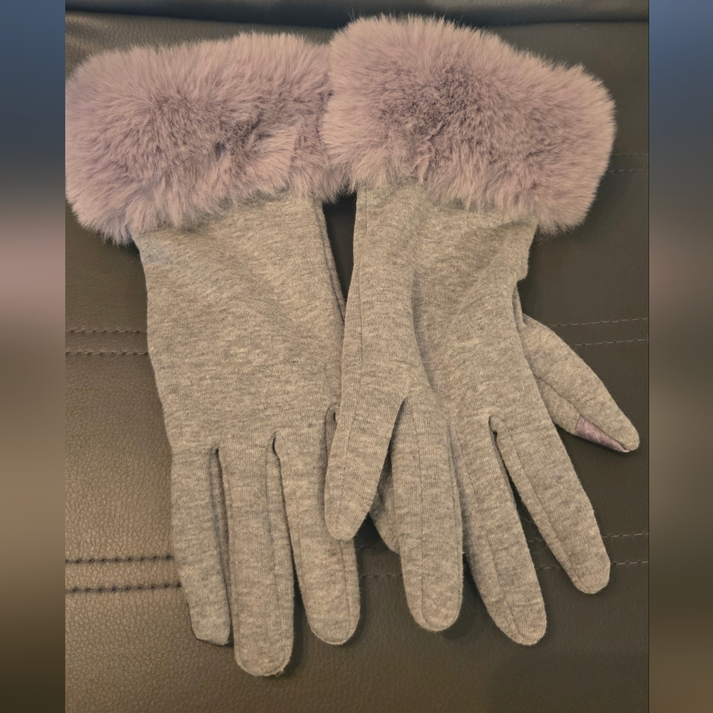 Elegant Gray Fur-Trimmed Gloves